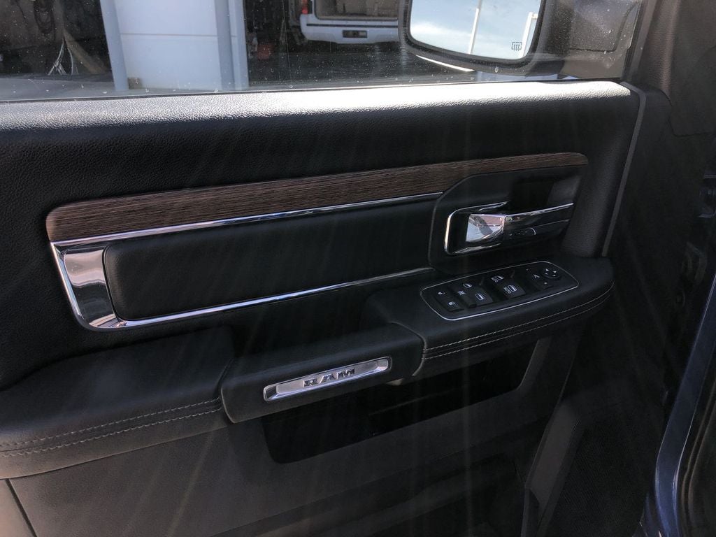 2017 RAM 1500 Laramie Crew Cab 4x4 5'7" Box
