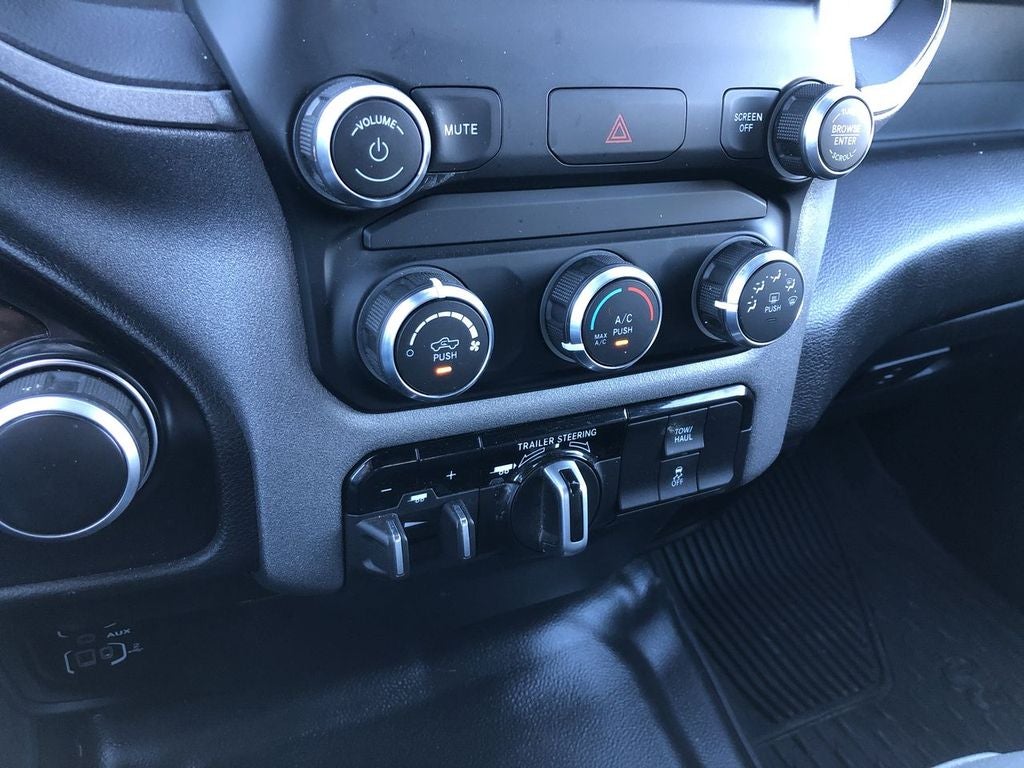 2024 RAM 1500 Tradesman Crew Cab 4x4 5'7" Box