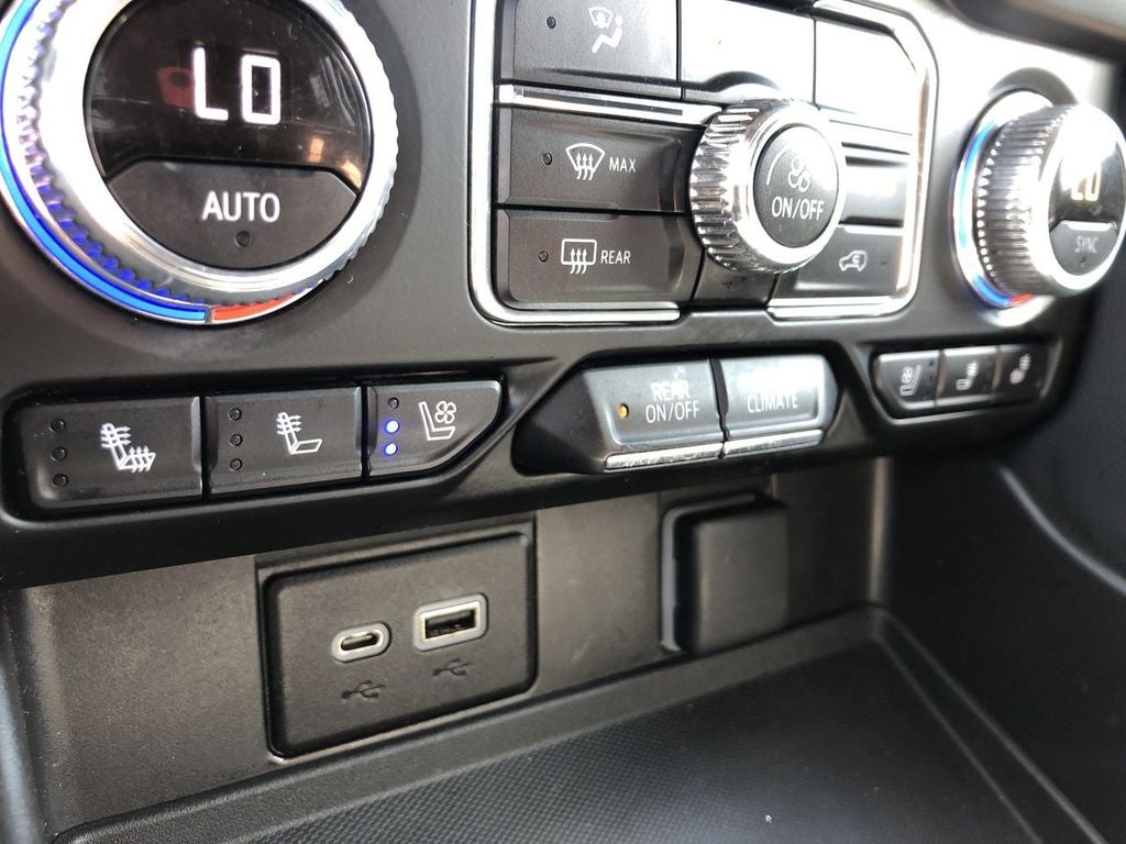 2022 GMC Yukon XL AT4