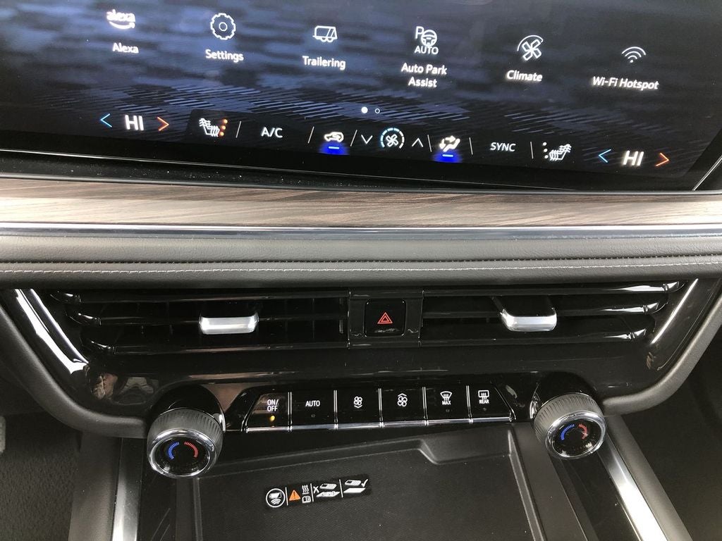 2025 Chevrolet Suburban LT