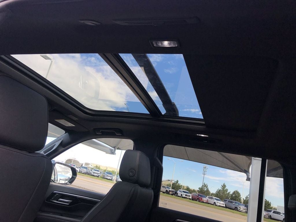 2025 Chevrolet Suburban RST