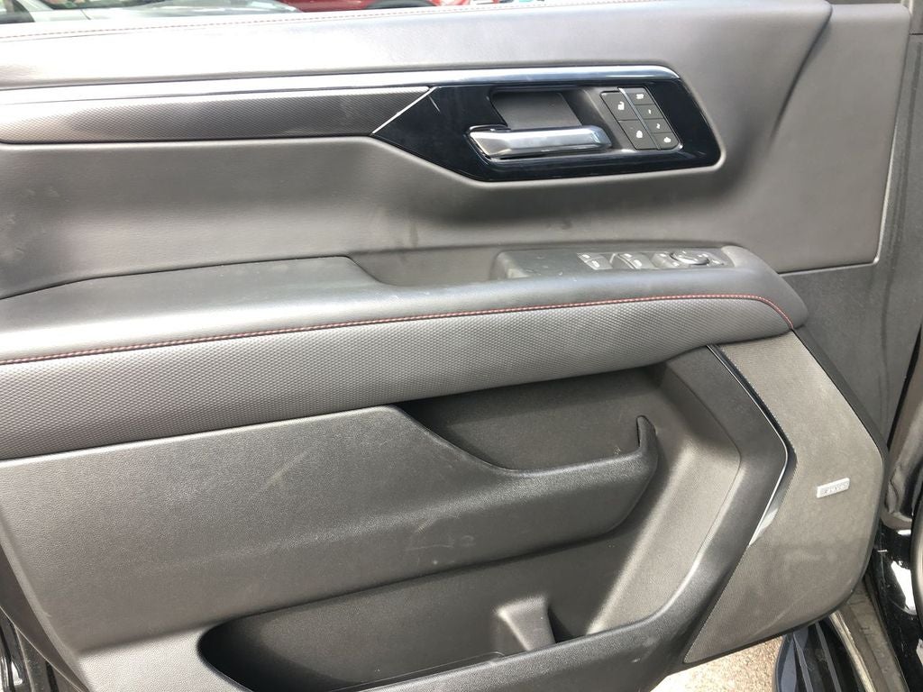 2025 Chevrolet Suburban RST