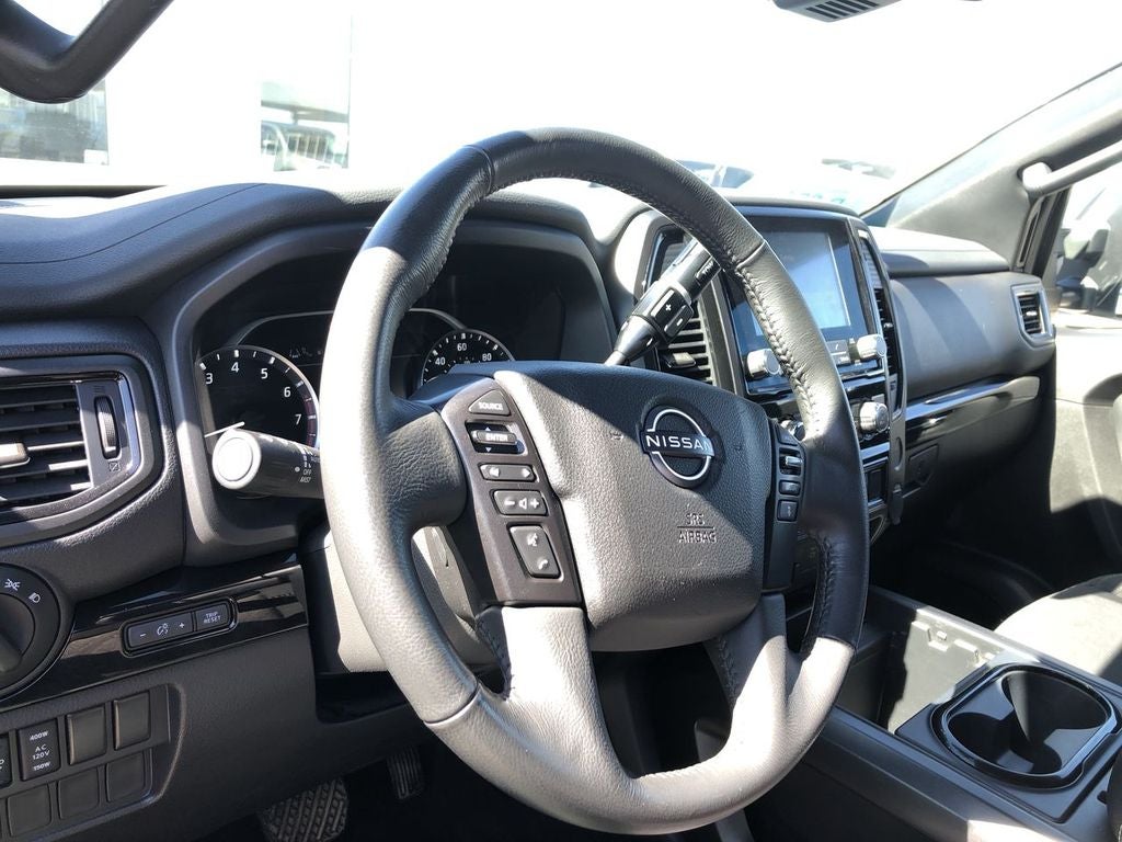2024 Nissan TITAN Crew Cab SV 4x4