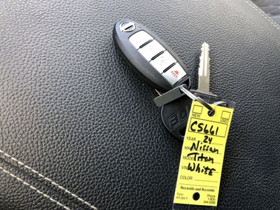 2024 Nissan TITAN Crew Cab SV 4x4