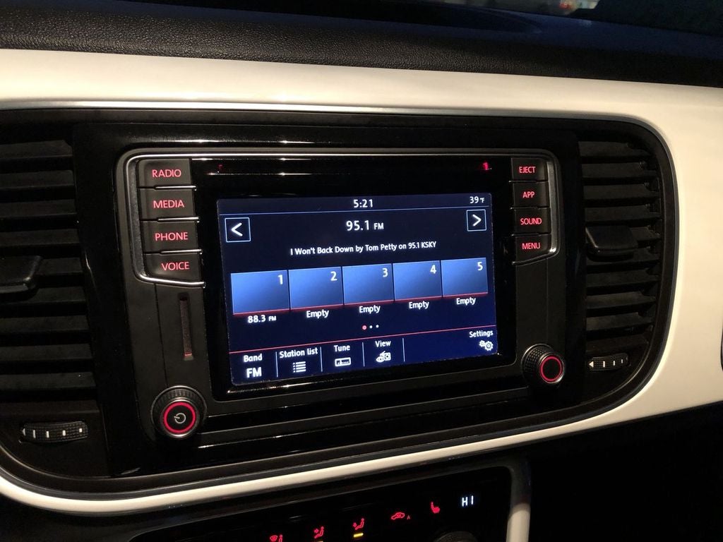 2018 Volkswagen Beetle SE