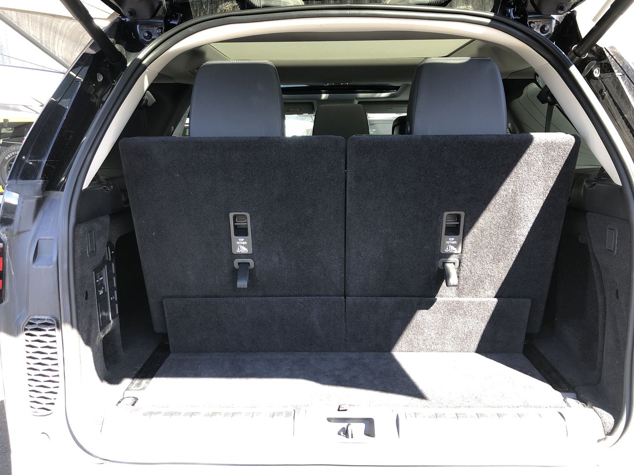 2024 Land Rover Discovery P300 S