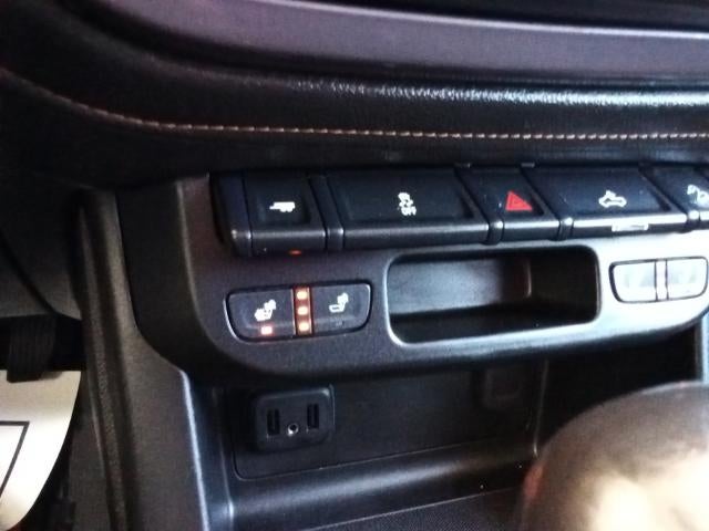 2022 GMC Canyon Crew Cab Short Box 4-Wheel Drive AT4 w/Cloth