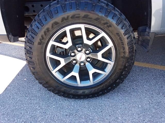 2022 GMC Canyon Crew Cab Short Box 4-Wheel Drive AT4 w/Cloth