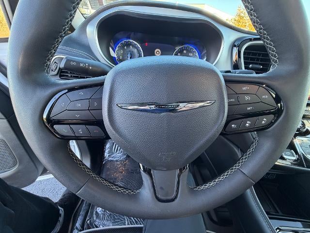 2025 Chrysler Pacifica Limited FWD