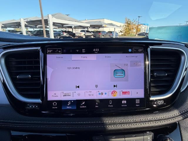 2025 Chrysler Pacifica Limited FWD