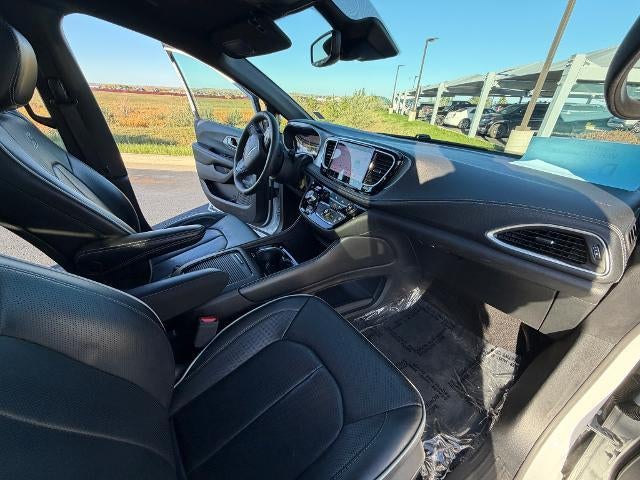 2025 Chrysler Pacifica Limited FWD