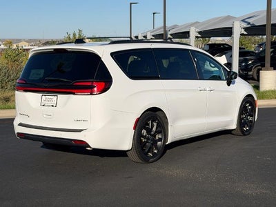 2025 Chrysler Pacifica Limited FWD