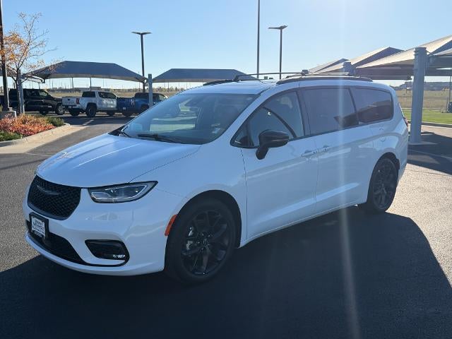 2025 Chrysler Pacifica Limited FWD