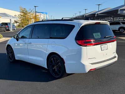 2025 Chrysler Pacifica Limited FWD