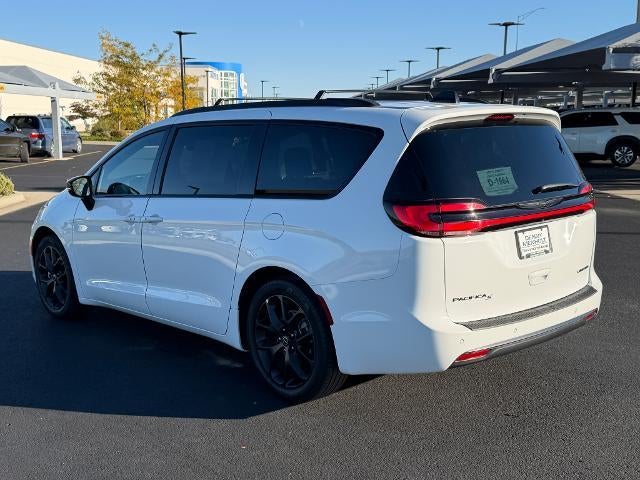 2025 Chrysler Pacifica Limited FWD