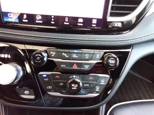 2024 Chrysler Pacifica Limited AWD