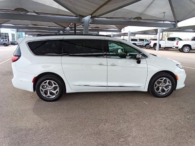 2023 Chrysler Pacifica Limited AWD