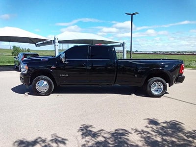 2024 RAM 3500 Longhorn 4x4 Crew Cab 8' Box