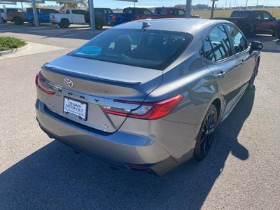 2025 Toyota Camry LE (SE)