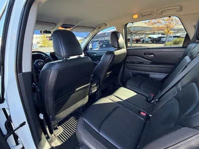2023 Nissan Pathfinder SL 4WD