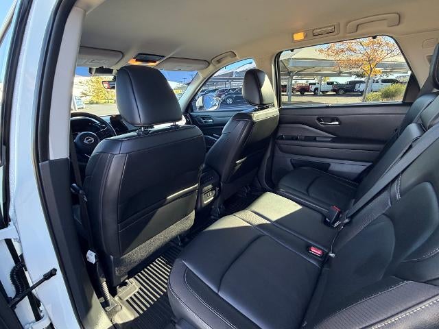 2023 Nissan Pathfinder SL 4WD