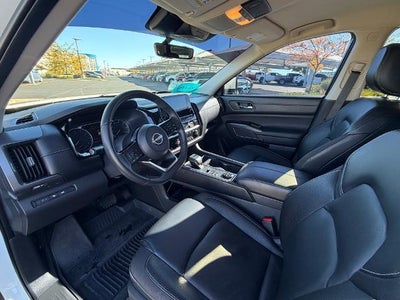 2023 Nissan Pathfinder SL 4WD