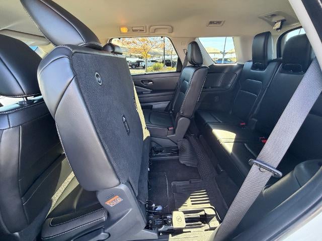 2023 Nissan Pathfinder SL 4WD