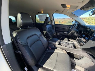 2023 Nissan Pathfinder SL 4WD