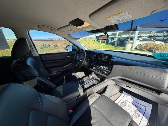 2023 Nissan Pathfinder SL 4WD