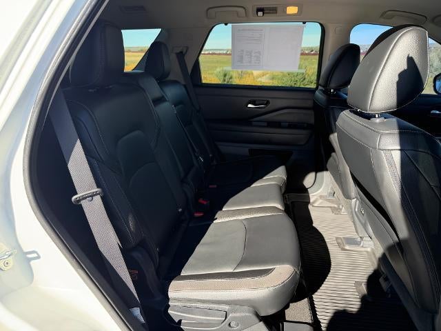 2023 Nissan Pathfinder SL 4WD