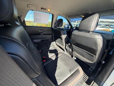 2023 Nissan Pathfinder SL 4WD