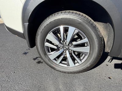 2023 Nissan Pathfinder SL 4WD