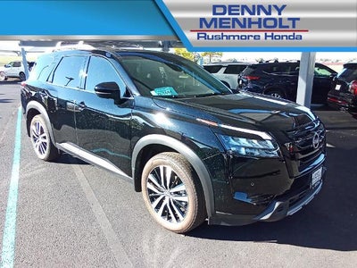 2025 Nissan Pathfinder Platinum 4WD