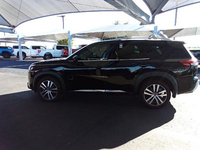 2025 Nissan Pathfinder Platinum 4WD