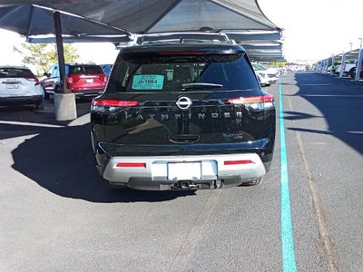 2025 Nissan Pathfinder Platinum 4WD