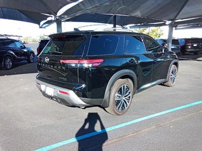 2025 Nissan Pathfinder Platinum 4WD