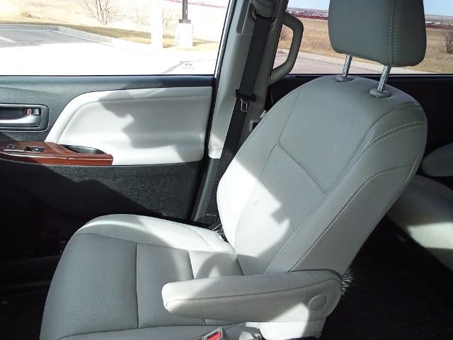 2020 Toyota Sienna XLE AWD 7-Passenger (Natl)