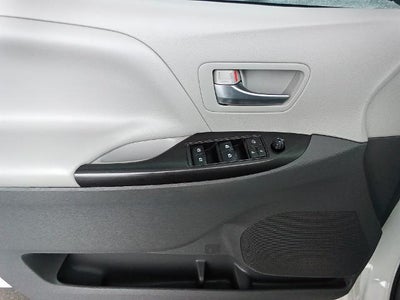 2020 Toyota Sienna LE FWD 8-Passenger (Natl)