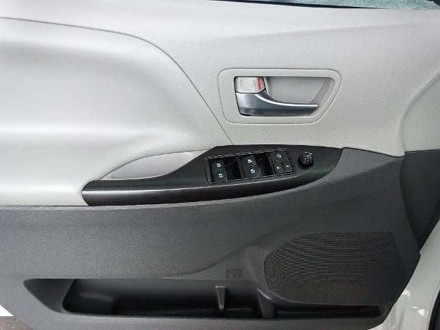 2020 Toyota Sienna LE FWD 8-Passenger (Natl)