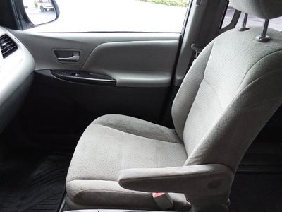 2020 Toyota Sienna LE FWD 8-Passenger (Natl)