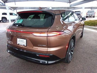 2025 Toyota Crown Signia Limited AWD (Natl)