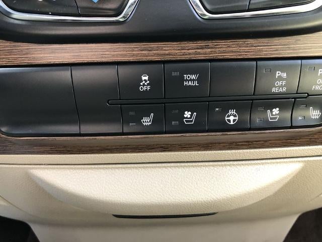 2017 RAM 1500 Laramie 4x4 Crew Cab 5'7" Box