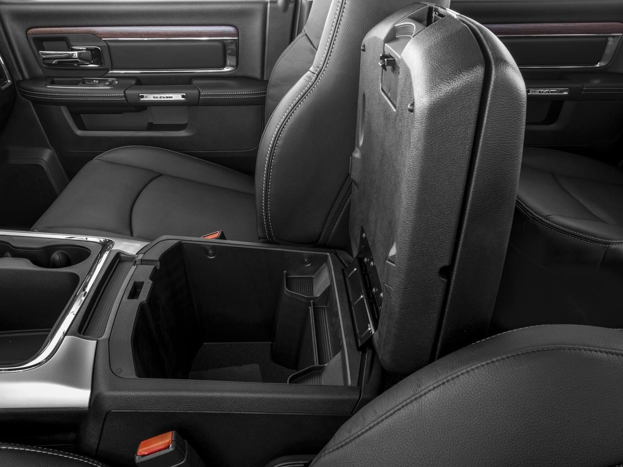 2017 RAM 1500 Laramie 4x4 Crew Cab 5'7" Box