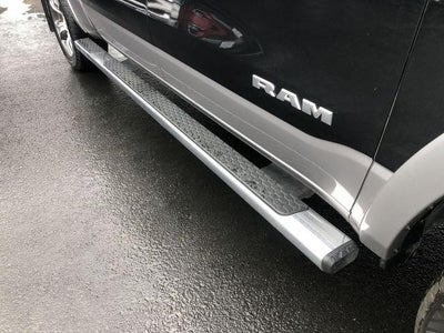 2019 RAM 1500 Laramie 4x4 Crew Cab 5'7" Box