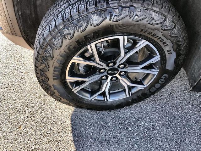 2025 GMC Acadia AWD AT4