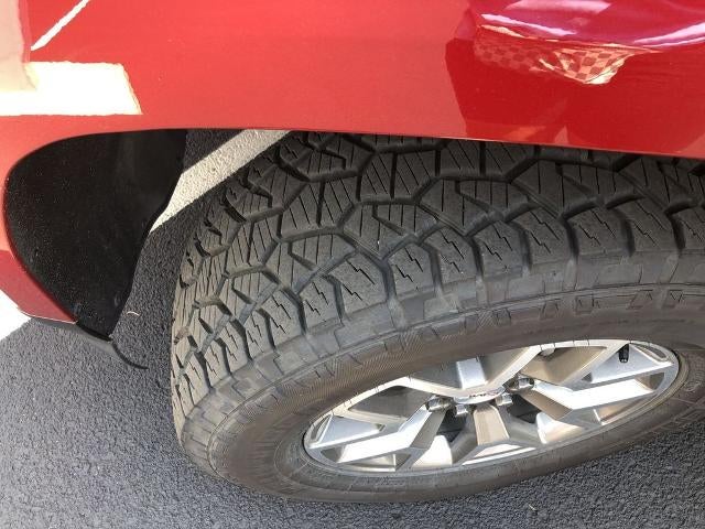 2021 GMC Canyon Crew Cab Long Box 4-Wheel Drive AT4 w/Leather