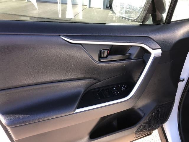 2019 Toyota RAV4 LE FWD (GS)