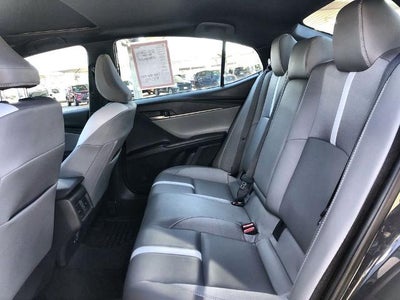 2025 Toyota Camry SE (SE)