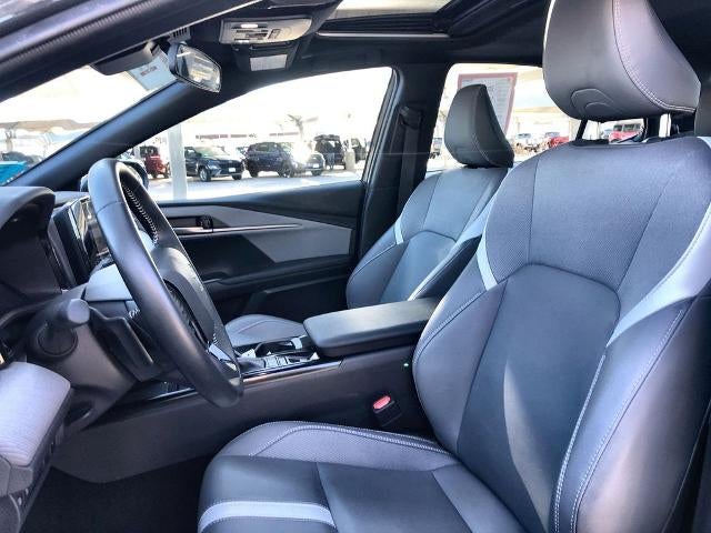 2025 Toyota Camry SE (SE)