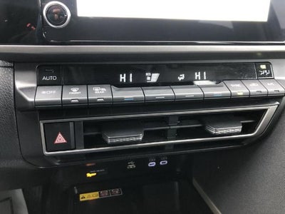 2025 Toyota Camry LE (SE)